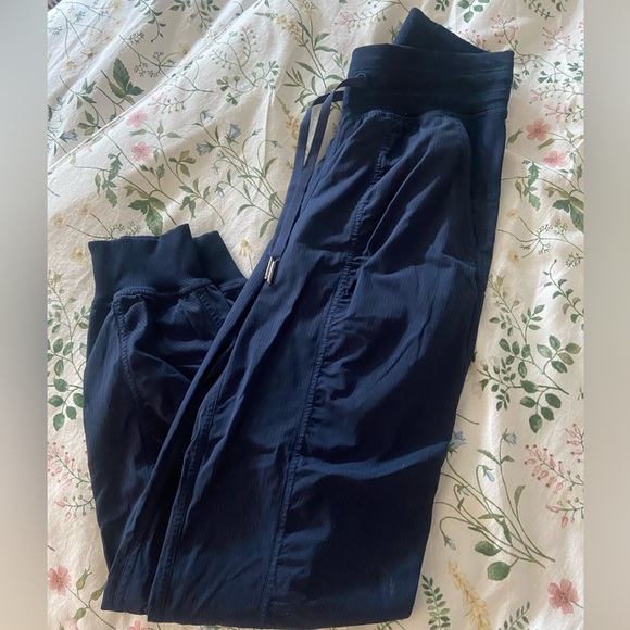 LULULEMON | ❌SOLD❌ 3 PIECES dance studio joggers - Picture 6 of 7